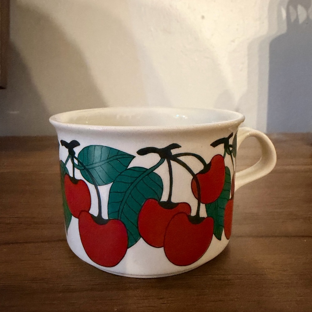 Vintage Arabia Finland Kirsikka Cherry Design Ceramic Mug